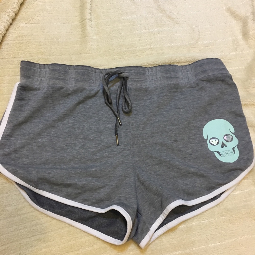 Skull shorts
